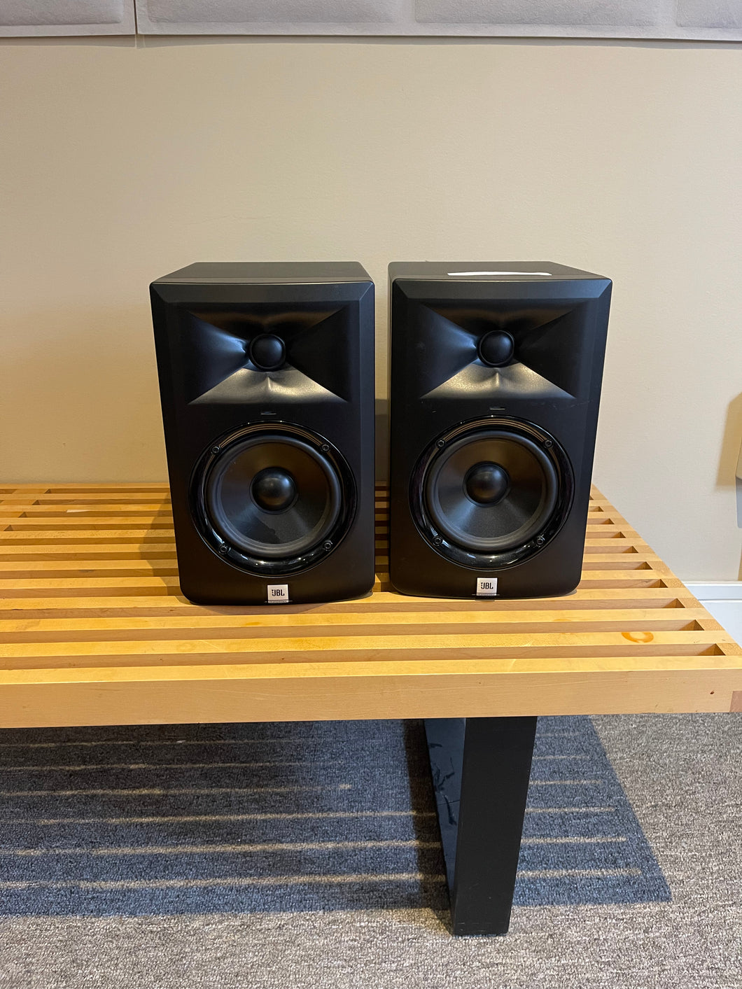 JBL LSR305