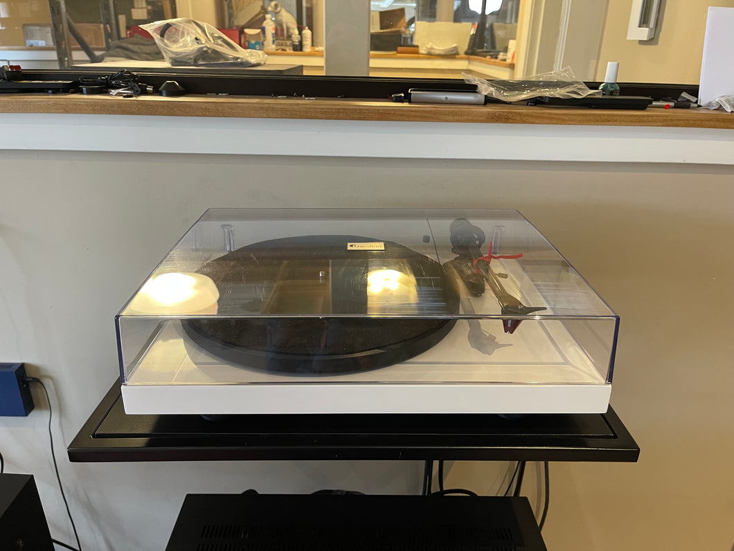 Pro-Ject Debut Carbon DC